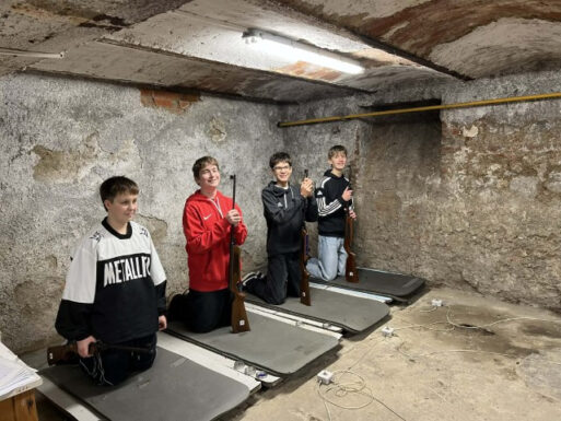 Naši štyria žiaci z 9.A sa zúčastnili Majstrovstiev okresu Lučenec v streľbe zo vzduchovej pušky a predviedli pekné výkony.